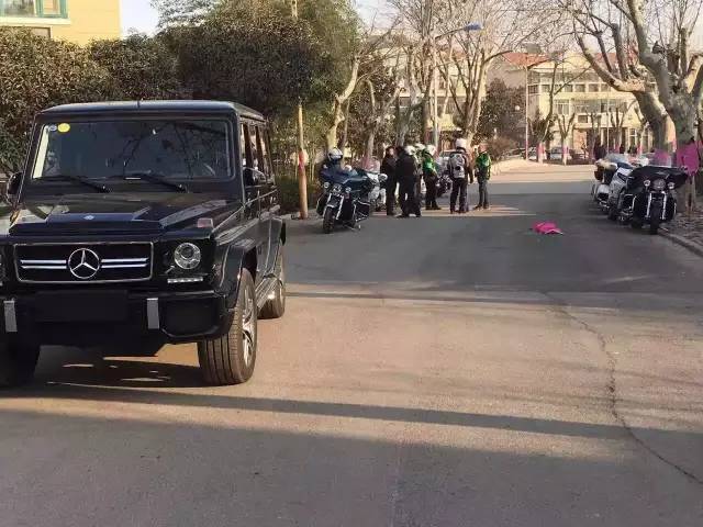 临沂现&ldquo;壕婚礼&rdquo;：直升机接新娘一排豪车当婚车(组图)