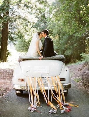 揭秘奇葩婚俗：美国人婚车后面为什么挂易拉罐？